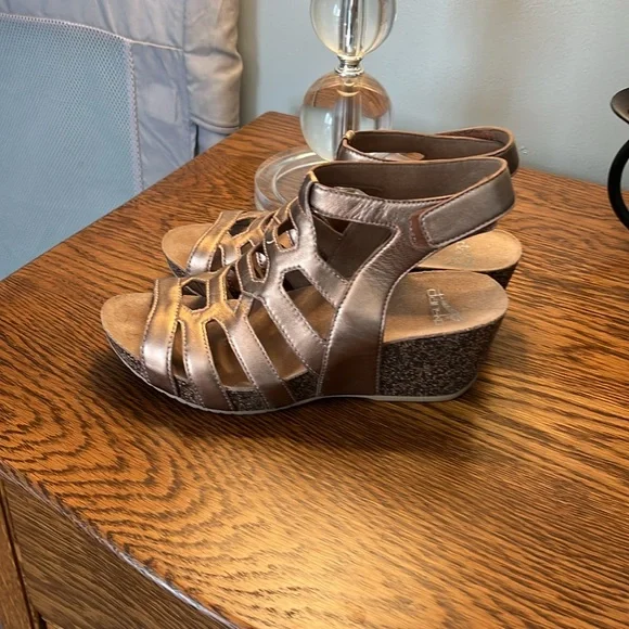 Dansko Rose Gold Sandals, Size 37 - Picture 2 of 8